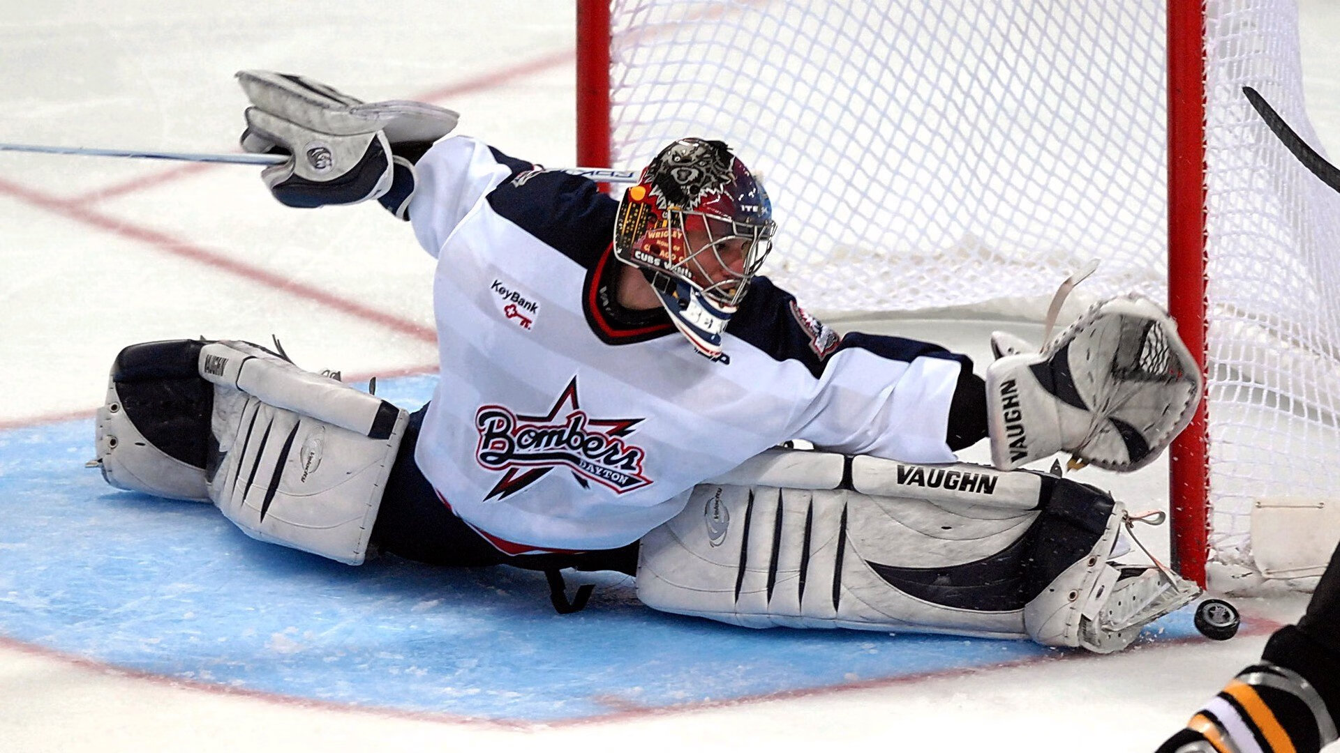 水球淘汰赛吉尔吉斯斯坦表现沉着冷静，吉尔吉斯斯坦游泳运动员